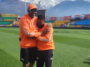 Ravichandran Ashwin Instagram - Some moments cannot be expressed through words even if one is good at it .🤩🤩 Let me try anyways😂😂

@jaspritb1 @rohitsharma45 @royalnavghan & Rahul bhai made all the efforts possible to make this an occasion I would cherish for the rest of my life and that’s something I will be grateful for.

A BIG 🙏 THANK YOU to all the unsung heroes who have kept me going through all the stumbling blocks that I have faced over the years. 

@kamlesh_physio @dilip.tk19 @dayanandagarani & @hariprasadmohan this moment wouldn’t have been possible without these wonderful support crew.
