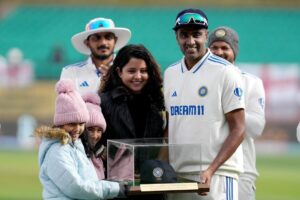 Ravichandran Ashwin Instagram - 💯 reasons to celebrate the moment!

#TeamIndia Head Coach Rahul Dravid presents a special memento to @rashwin99 on the occasion of his 100th Test match 👏👏

#TeamIndia | #INDvENG | @idfcfirstbank