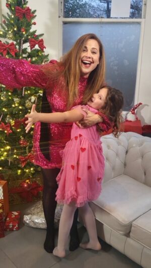 Raya Abirached Instagram - All the Wonderful Wishes from our family to yours!

#merrychristmas 🎅🎄