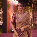 Reba Monica John Instagram - Spent a beautiful and memorable night at the Navratri celebrations hosted by the Kalyan Family ✨🌼 the humility and warmth they exude is inexplicable and I’m grateful to have been part of this wonderful family in the smallest way possible. Also, met some lovely people. The smiles say it all 🫶 Styled by @manogna_gollapudi Jewellery @kalyanjewellers_official HMU yours truly ( that’s why so messy ) #indianfestival #navratri #kalyanjewellers #sareelove #beautifulevening #indianwear