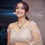 Reba Monica John Instagram - One Special night ⭐️ Samajavaragamana success meet ! Thank you to each of you that made this happen 🤗 Stunning saree from @t.and.msignature by @tiyaneilkarikkassery 💕 Jewellery @petalsbyswathi Styling @manogna_gollapudi MU @bobbykasara Hair @prakash_kasara #samajavaragamana #gratefulheart #welldeservedwin #dreamteam #teamwork #wemadeit #gratitude🙏