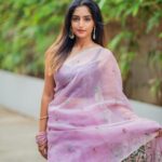 Reba Monica John Instagram - Draped in pink floral magic for SAMAJAVARAGAMANA promotions 💕 Releasing on the 29th June guys! ✨ Styled by @officialanahita Saree: @theantoraofficial Pics: @they_call_me_keshu Hair: @prakash_kasara MU: yours truly #sixyardsofelegance #indianwear #moviepromotion #debutante #tollywoodactress #nervousyetexcited