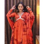 Reba Monica John Instagram - Dressed in ethnic Rust for Samajavaragamana, releasing tomorrow! 🤩 June 29th Been hearing amazing reviews for our premiere shows, so grab your tickets and don’t miss it in theatres near you 💥 Hair @prakash_kasara Pictures @akash.manda #june29 #samajavaragamana #telugucinema #debutante #cantkeepcalm #savethedate Hyderabad