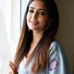 Reba Monica John Instagram - Samajavaragamana Ahvaana Yaatra - had the opportunity to visit the Annavaram temple, interact with super energetic college kids and the press! Super hectic yet successful day. Samajavaragamana in theatres from June 29th ✨ Hair @prakash_kasara 📸 @akash.manda 💄 yours truly #samajavaragamana #june29th #debutante #telugucinema #needyourlove #putmyheartinit #fingerscrossed