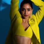 Reba Monica John Instagram - “When you remember who you are, the game changes”💥 Felt so powerful in this attire! Confident and strong 💪🏽 like I can achieve anything. And it’s true. They really do have that power! Meet the fabbbb team 👇🏼💫 Styling @keerthysampath Photographer @palaniappansubramanyam MUA @prakatwork Outfit @nidhiandmahak Earrings @truptimohta.in Hair @noormakeup_mehndi #highfashion #suitedup #linenlove #slaying