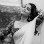 Reba Monica John Instagram - POV- you’re falling for the girl next door 🤍 “ HER, Because she Makes life poetry, She turns every bit of it Into art “ 💫 🤍 Shot by : @deepak_durai_photography Wardrobe/styling : @labelswarupa MUA : @priya_durai_makeoverartistry Assisted @Im_stefy3 Conceptualised - @arunprajeethm #sareelove #trendingreels #tamilactress #simplicityisbeauty #aesthetic #viral #reelsinstagram #explorepage #tamilmusic #tamilponnu #rebajohn