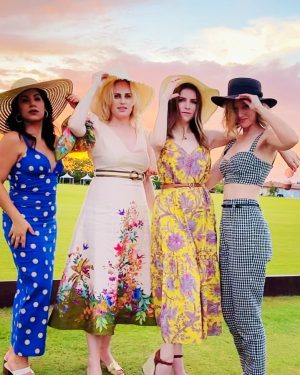 Rebel Wilson Instagram - I’ve been out in the fields all day…the polo fields! So amazing to be celebrating Polo Pride with these prize ponies to support @itgetsbetter 🐎@worldpolopride @eaupalmbeach @seminolecasinocococreek @wellingtonequestrianrealty @santaritapolo @casablancapolo 📸: @markhapka 👗: @zimmermann