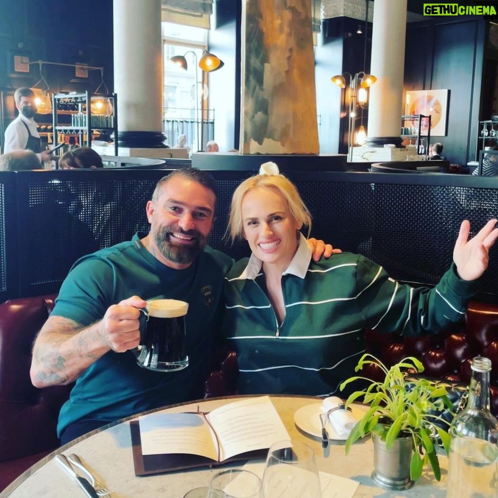 Rebel Wilson Instagram - Celebrating St Patrick’s Day 🍀 with my mate @antmiddleton 💪🏻