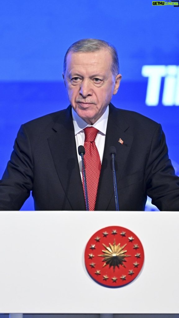 Recep Tayyip Erdoğan Instagram - Devlet olarak 2023 yılında mal ve hizmet ihracatçılarımıza 11,6 milyar lira destek sağladık. İhracat desteklerine tahsis ettiğimiz bütçeyi 2024 yılında iki katına çıkartıyoruz. Amacımız, Türk ürünlerinin tanınmadığı, ihracatçımızın ayak basmadığı ülke bırakmamak...