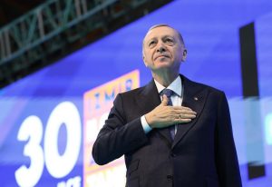 Recep Tayyip Erdoğan Instagram - İzmir’imizin ilçelerinde AK Parti’yi ve Cumhur İttifakı’ndaki ortağımız MHP’yi temsil edecek adaylarımızın tanıtımını bugün gerçekleştirdik.

İnşallah 31 Mart’ta diğer pek çok şehrimiz gibi İzmir’in de tercihini Gerçek Belediyecilik’ten yana kullanacağına inanıyoruz.