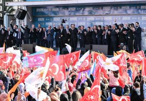Recep Tayyip Erdoğan Instagram - Sanayinin, tarımın, emeğin şehri, medeniyetler beşiği, şehzadeler diyarı Manisa... Teşekkürler Manisa! 🇹🇷