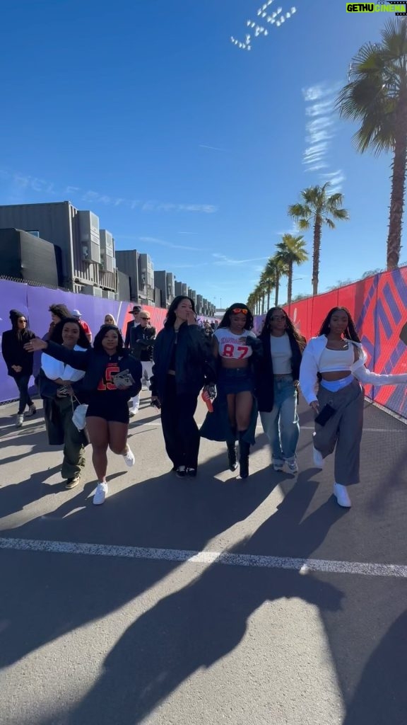 Reginae Carter Instagram - Walking into the Super Bowl like… Thanks @NYXCosmetics for showing us such a good time #NYXCosmeticsPartner