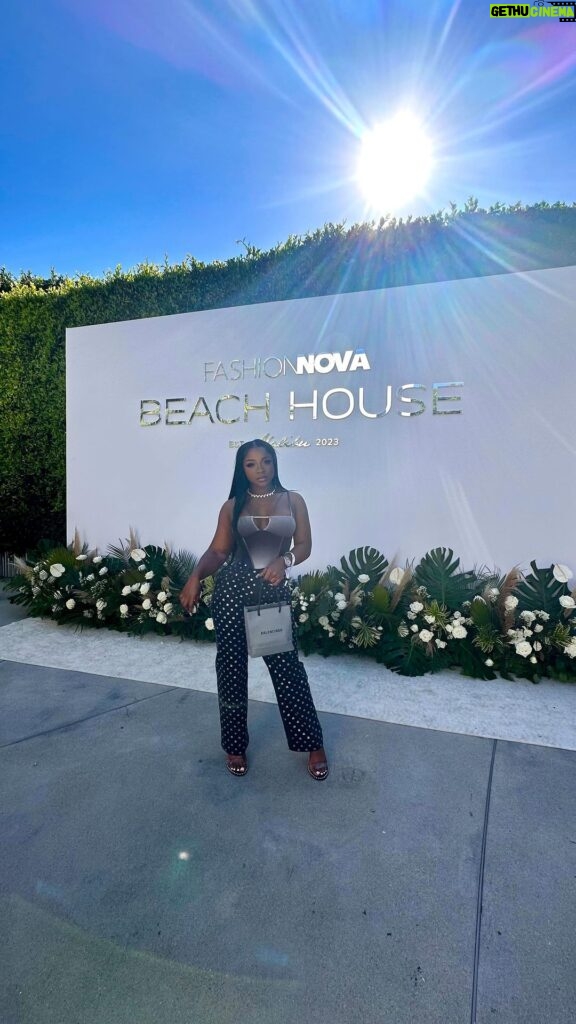 Reginae Carter Instagram - Had A blast at @Fashionnova Beach House Event 🎉 Thank you for having me 💕