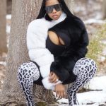 Remy Ma Instagram - Reminisce 🖤🤍🐼 Fresh face & @danielsleather fur sleeve ; available in EVERY color! Sidebar: OF COURSE the Gemini in me would wear TWO sleeves in DIFFERENT colors😎 #RemyMa #