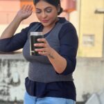 Reshma Pasupuleti Instagram - Not all insta requests are requests, some are CCTV cameras 😂🤣😂🤣 #mahalakshmiornancy #sitaramanserial @zeetamizh