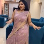 Reshma Pasupuleti Instagram - Sis focus on what you deserve 💋 #ohmybaby #gunturkaaram #reel #reels #reelitfeelit #reelsindia #reelitfeelit❤️❤️ just excited for the weekend 🫠 beautiful saree by @dharaniofficialpage ❤️