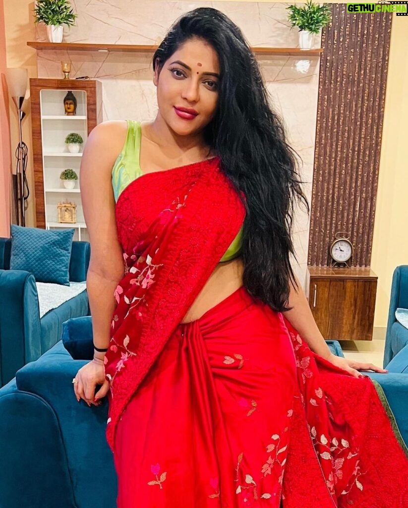Reshma Pasupuleti Instagram - Circle small, Private life Work in silence Stay focused Choose yourself always ❤️🧿