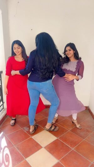 Reshma Pasupuleti Instagram - Maha, Anjali & Priya in #sitaramanserialshoot spread love & joy #reels #reelsinstagram #reelitfeelit #reelsindia #reelkarofeelkaro #reelsinsta #zeetamil thanks @sree.__.priya for making this reel for us 💋❤️🫰