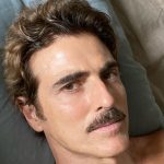 Reynaldo Gianecchini Instagram - Tbt de um visual que eu curti! Volta bigodim?😉👊🏻
