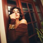 Rhea Chakraborty Instagram - BROWN KUDI 🤎 #rhenew @deme_love_ 👗 @kartikkher 📸 @ashisbogi 💇‍♀️