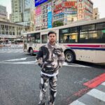 Riadh Belaïche Instagram - ああ、助かった La miff j’écris ce message pour vous annoncer une bonne nouvelle …☺️ J’EMMÉNAGE AU JAPON 🇯🇵♥️ Je sais pas encore pour combien de temps mais je pense que ça va me faire du bien de changer d’air un peu et d’avoir une autre vision de vie ⌛️Nouveau challenge, nouvelle expérience j’espère devenir une meilleure personne et m’améliorer avec ce peuple hyper civilisé 🤣🤣🤣 Tokyo Japan