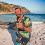 Ricardo Margaleff Instagram - Si vas a tirar la toalla, que sea en la playa 😎😎🫶 #sabado #sabadodegloria #vacaciones #Margaleff