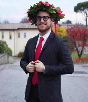 Riccardo Dose Instagram - Quest’anno non avevo ancora pubblicato questa foto.
È sempre giusto ricordarvi che sono un dottore laureato in fisioterapia. 👨‍⚕️ 

Ci vediamo nel 2025 ancora con questa foto.