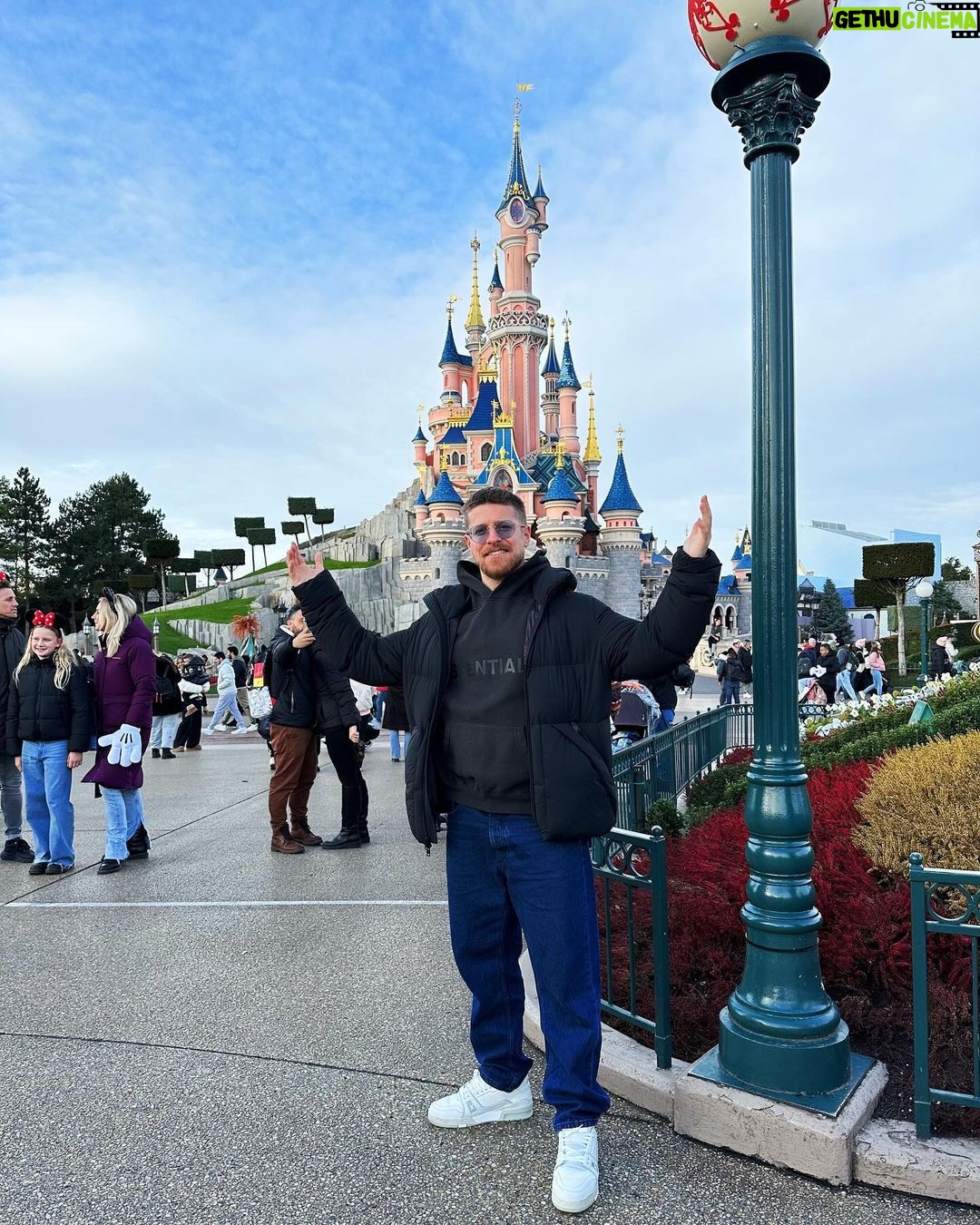 Riccardo Dose Instagram – Il vostro principe ha conquistato Disneyland ...