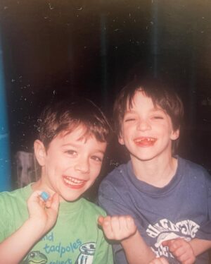 Richard Harmon Instagram - We’ve come a long way from the first day of pre school, brother. Getting to work on this show with my best friend was the opportunity of a lifetime for me. To see that little kid grow into the kind, passionate leader and collaborator you were for all of us.. to say I’m proud of you doesn’t even begin to cover it. You should be so proud of the show you put out to the world. Was a dream come true to be a part of it. I love you. Let’s do it again. #Fakes

And to those who haven’t checked it out yet, do so! 

@netflix 🌎 
@cbcgem 🇨🇦