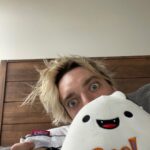 Richard Harmon Instagram - Been having some terrific sleep this past month after getting my Canadian-made @endy mattress. My little friend and I here both have bad backs and the new mattress has helped take a lot of our morning pain away. I'm able to wake up feelng well rested thanks to Endy's Comfort Foam, which supports and adapts to my body's needs. Upgrade your sleep today using my link: https://glnk.io/ykyj/richardsharmon #endypartner #ad #giftedproduct