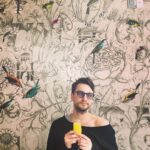 Richard Harmon Instagram - You can’t Instagram bird walls like we do. I am the only bird of Instagram. #birdsofinstagram #venusandthemimosa Sopra Sotto