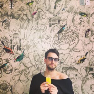 Richard Harmon Instagram - You can’t Instagram bird walls like we do. I am the only bird of Instagram. #birdsofinstagram #venusandthemimosa