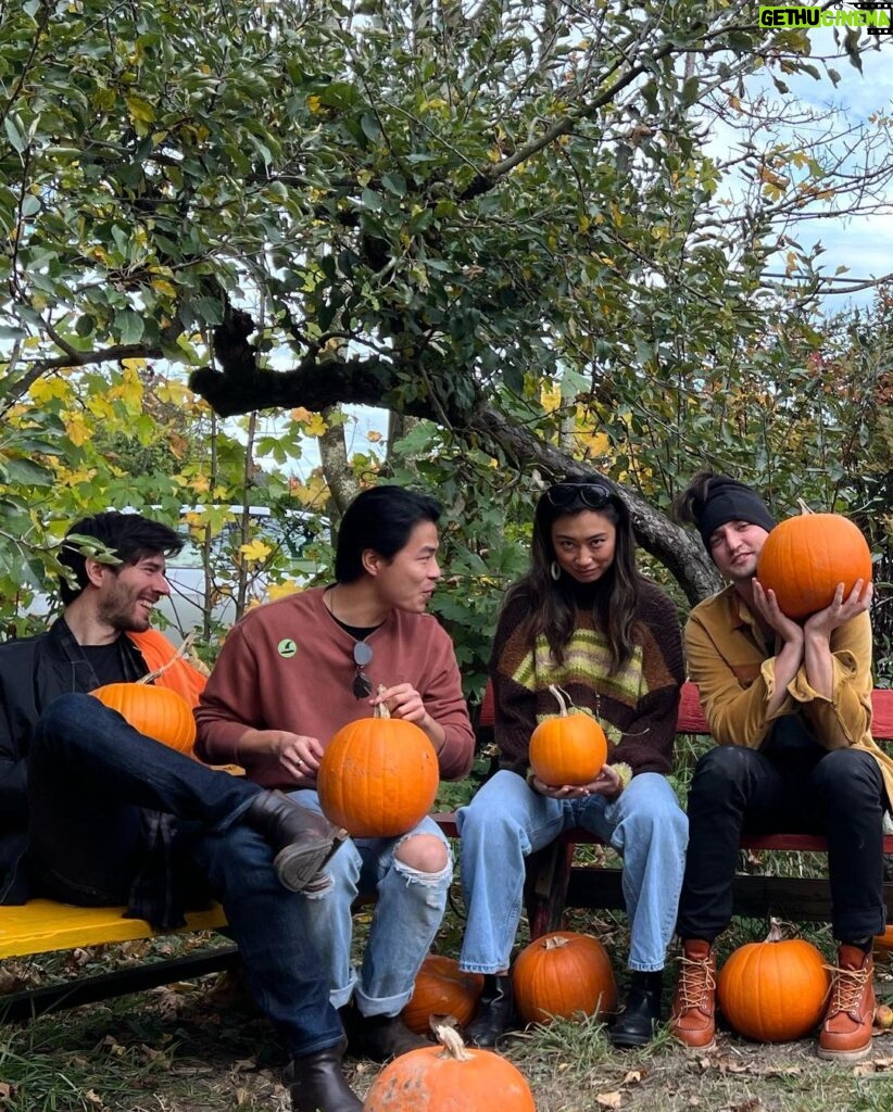 Richard Harmon Instagram - To the Patch 🎃 Southlands Heritage Farm