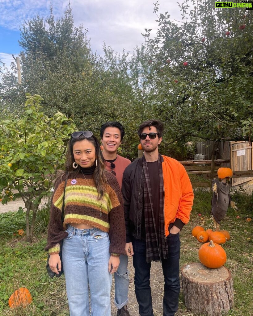 Richard Harmon Instagram - To the Patch 🎃 Southlands Heritage Farm