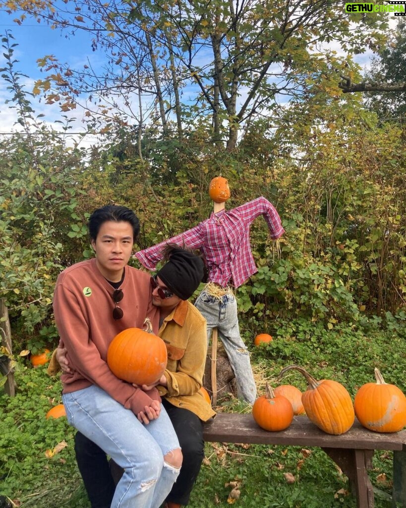 Richard Harmon Instagram - To the Patch 🎃 Southlands Heritage Farm