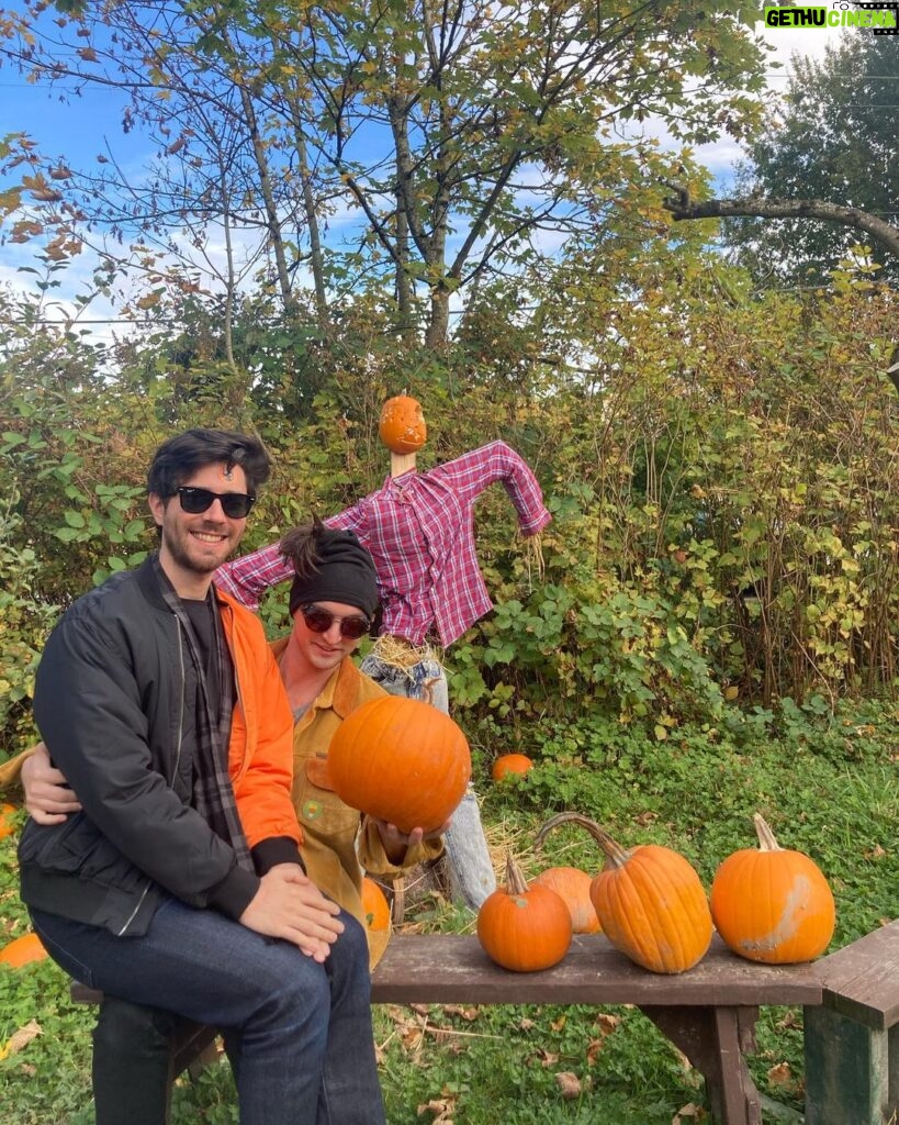 Richard Harmon Instagram - To the Patch 🎃 Southlands Heritage Farm