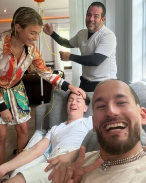 Ricky Montaner Instagram - Se casaron unos amigos del corazón. Los amamos. 🤍🤍♾️