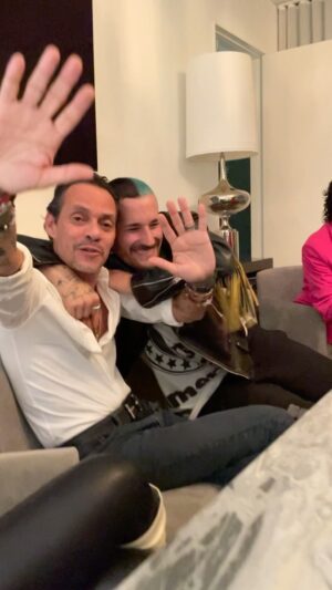 Ricky Montaner Instagram - Lo de anoche fue una peli. Le enseñé Llorar y Llorar a Marc Anthony y me dijo cosas que jamas olvidaré!! Motivación para seguir haciendo lo que estamos haciendo. Les quería compartir un pedacito que grabó Stefi. ♥️♥️ gracias x todo Marc.