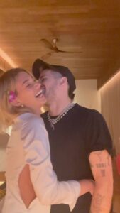 Ricky Montaner Instagram - 1mes🔥💍🌹✨