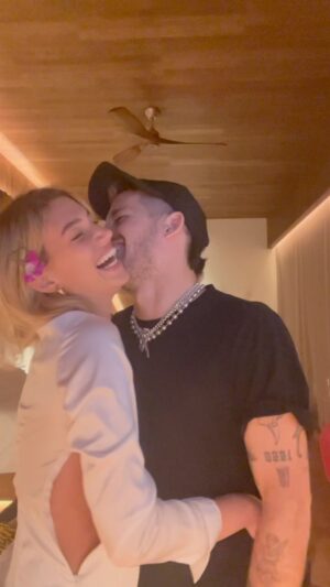 Ricky Montaner Instagram - 1mes🔥💍🌹✨