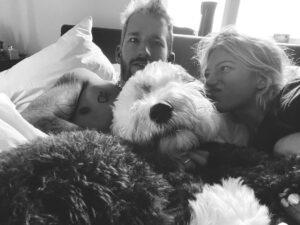 Ricky Montaner Instagram - 🏡👫🏼🐶