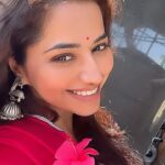 Ridheema Tiwari Instagram - Who else is crazy about the 90s Music Wearing : @am_libas #premikanepyaarse #ridhiematiwari #trendingreels Mumbai, Maharashtra