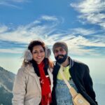 Ridheema Tiwari Instagram - Aasmani Junoon 🧿 #humtum #takemeback #manandwife #jaskaransinghgandhi #ridhiematiwari #bollywoodcouple #explore George Everest Peak