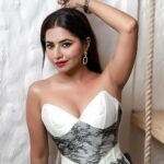 Ridheema Tiwari Instagram - Incurably Romantic ❤️‍🔥 🥰 Corset : @bunnycorsetindia Jewellery : @kickyandperky Jewellery PR : @affiliates_pr Skirt @sandsfashionhouse Footwear : @londonrag_in 📸 : @kunal_mohite_photography 💄: @shivani_makeup_and_hairstyist Hair : @makeuphair_by_surekhas Location : @blanco_bandra #corset #corsettop #eotd #bunnycorset #bunnycorsetindia #ridhiematiwari #potd #romance