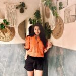 Ridheema Tiwari Instagram - Just Soooo Boujee 🔆🔆🔆 Wearing : @howwhenwearclothing Chilling @axolounge #luxury #lifestyle #mediterraneanfood #indianactress #ridhiematiwari #lastnightsdinner #midweekmadness