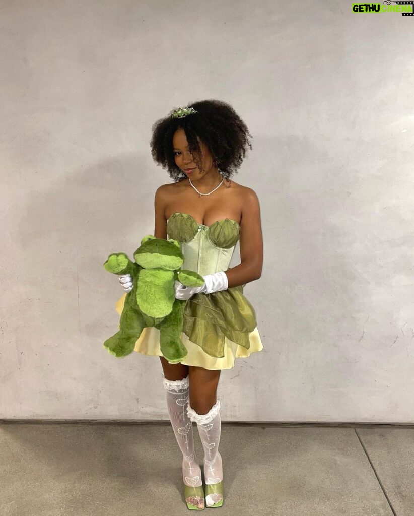 Riele Downs Instagram - i’ve got friends on the other side ✨