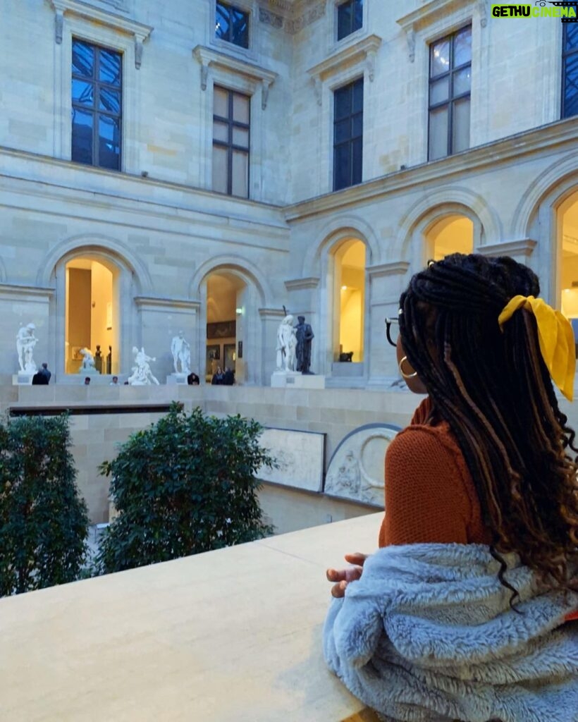 Riele Downs Instagram - food for thought Musée du Louvre