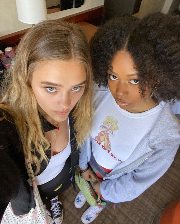 Riele Downs Instagram - i think it was this girl @lizzy_greene’s birthday a couple days ago?? idk tho… i don’t really know her 🤷🏾‍♀️ go wish her happy birthday tho ig 🤷🏾‍♀️