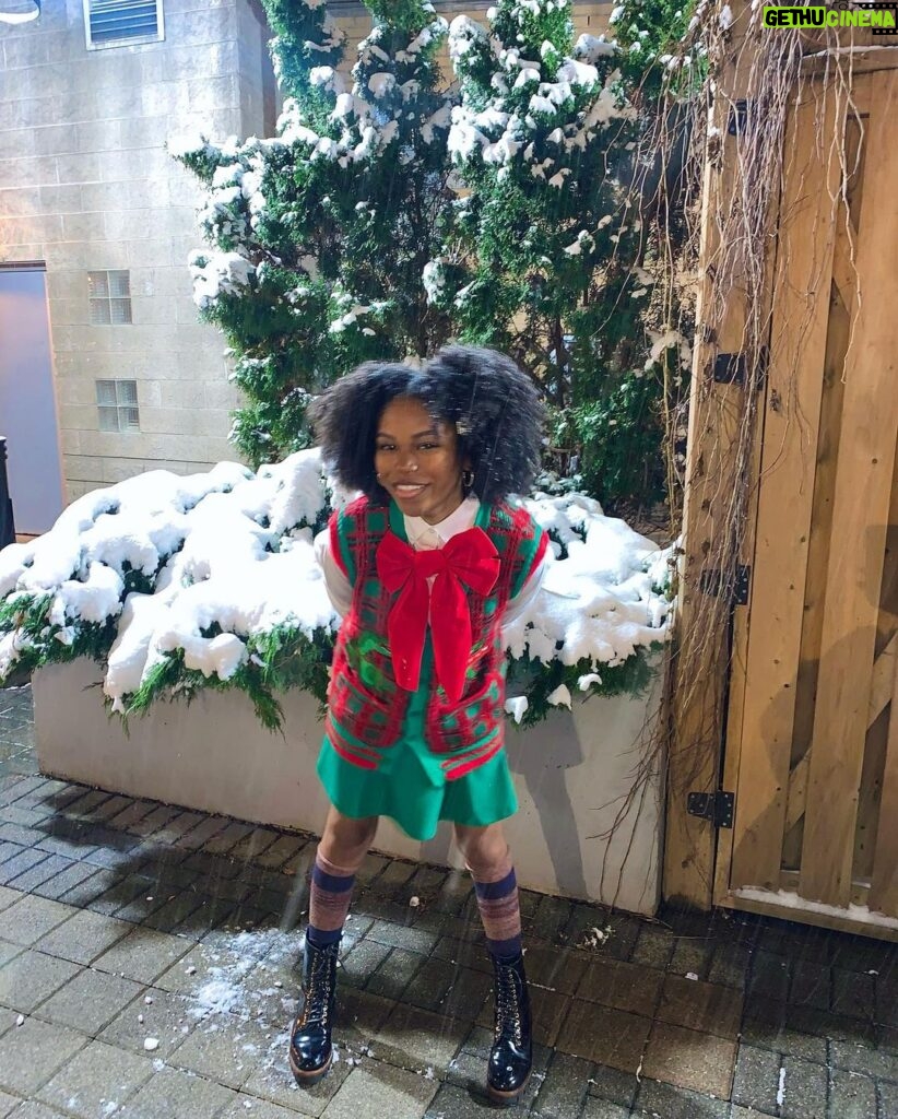 Riele Downs Instagram - ❄️🎄♥️💥🕺🏽☃️ hope everyone had a jolly holiday weekend !