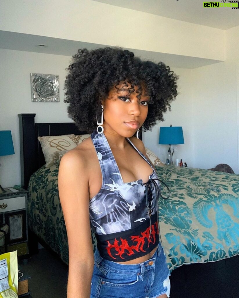 Riele Downs Instagram - that’s why her hair is so big, it’s full of secrets 🤫 IMRAN KHAN Lovers